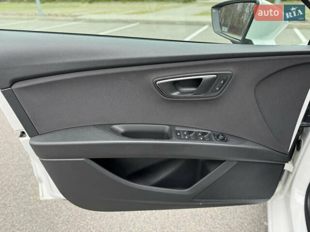 Белый Сеат Леон, объемом двигателя 1.6 л и пробегом 180 тыс. км за 9999 $, фото 40 на Automoto.ua