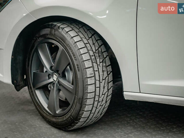 Белый Сеат Леон, объемом двигателя 1.8 л и пробегом 223 тыс. км за 10650 $, фото 7 на Automoto.ua