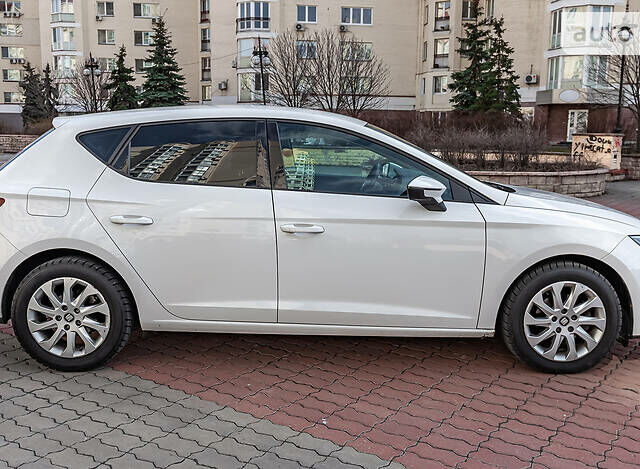Белый Сеат Леон, объемом двигателя 1.6 л и пробегом 136 тыс. км за 12000 $, фото 5 на Automoto.ua