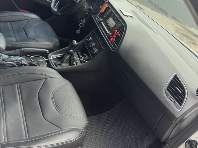 Сеат Leon 2016 у Калуше на Automoto.ua Білий Сеат Leon, об'ємом двигуна 1.2 л та пробігом 119 тис. км за 12400 $, фото 7 на Automoto.ua