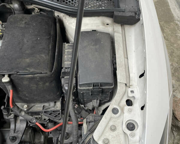 Белый Сеат Леон, объемом двигателя 1.2 л и пробегом 203 тыс. км за 9700 $, фото 16 на Automoto.ua