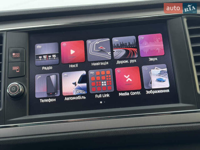 Білий Сеат Leon, об'ємом двигуна 1.5 л та пробігом 150 тис. км за 15000 $, фото 49 на Automoto.ua