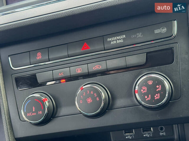 Білий Сеат Leon, об'ємом двигуна 1.5 л та пробігом 150 тис. км за 15000 $, фото 53 на Automoto.ua