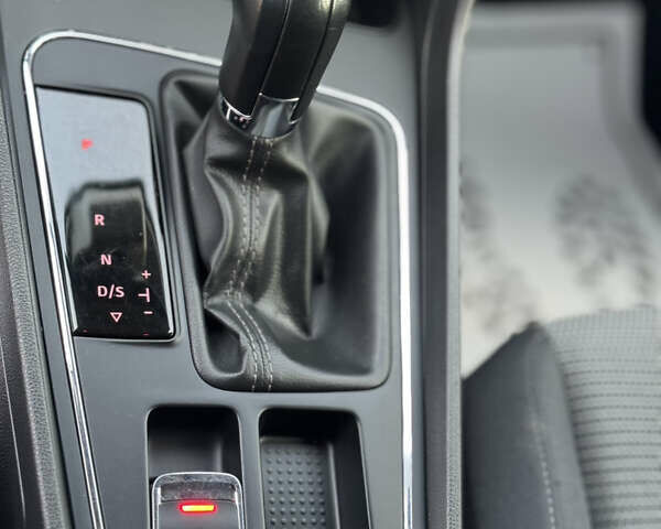 Білий Сеат Leon, об'ємом двигуна 1.5 л та пробігом 150 тис. км за 15000 $, фото 55 на Automoto.ua