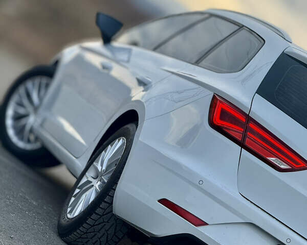 Білий Сеат Leon, об'ємом двигуна 1.5 л та пробігом 150 тис. км за 15000 $, фото 36 на Automoto.ua