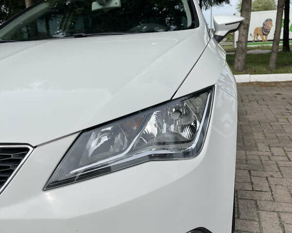 Білий Сеат Leon, об'ємом двигуна 1.6 л та пробігом 208 тис. км за 10700 $, фото 1 на Automoto.ua