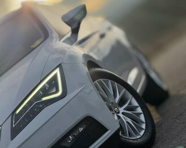 Білий Сеат Leon, об'ємом двигуна 1.5 л та пробігом 150 тис. км за 15000 $, фото 17 на Automoto.ua