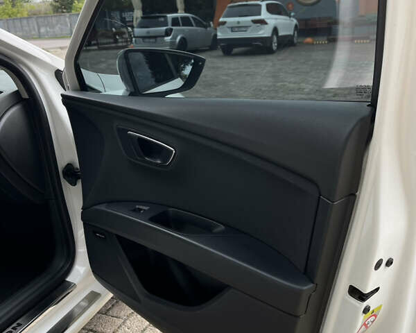 Білий Сеат Leon, об'ємом двигуна 1.6 л та пробігом 208 тис. км за 10700 $, фото 47 на Automoto.ua