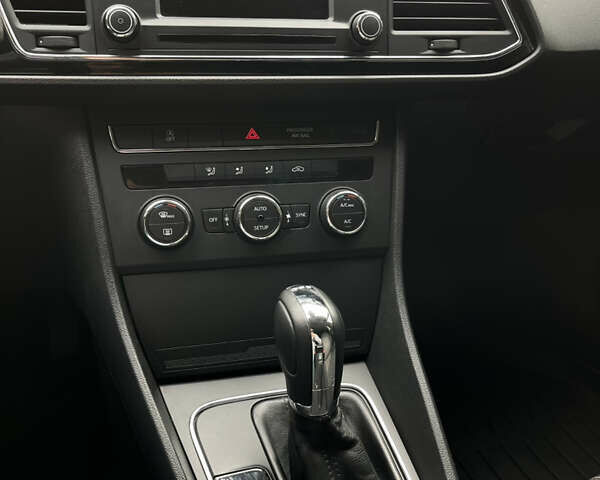 Білий Сеат Leon, об'ємом двигуна 1.6 л та пробігом 208 тис. км за 10700 $, фото 33 на Automoto.ua