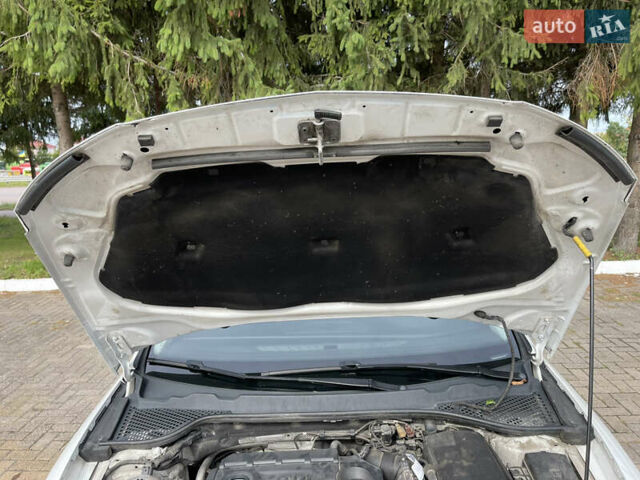 Білий Сеат Leon, об'ємом двигуна 1.6 л та пробігом 208 тис. км за 10700 $, фото 70 на Automoto.ua