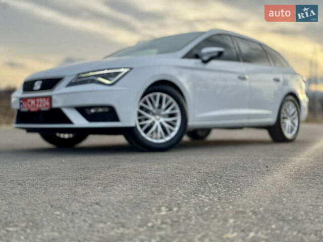 Білий Сеат Leon, об'ємом двигуна 1.5 л та пробігом 150 тис. км за 15000 $, фото 16 на Automoto.ua