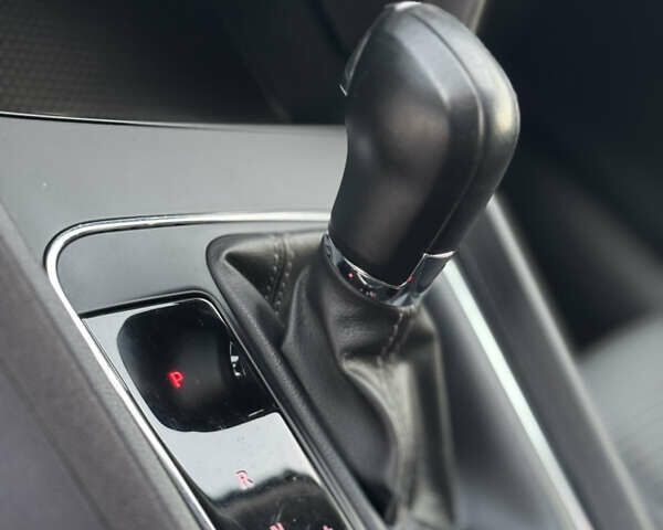 Білий Сеат Leon, об'ємом двигуна 1.5 л та пробігом 150 тис. км за 15000 $, фото 54 на Automoto.ua