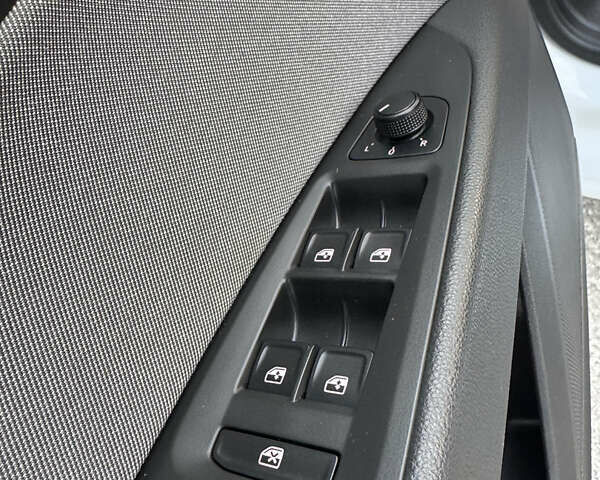 Білий Сеат Leon, об'ємом двигуна 1.5 л та пробігом 150 тис. км за 15000 $, фото 79 на Automoto.ua