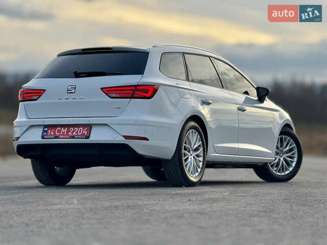 Білий Сеат Leon, об'ємом двигуна 1.5 л та пробігом 150 тис. км за 15000 $, фото 42 на Automoto.ua