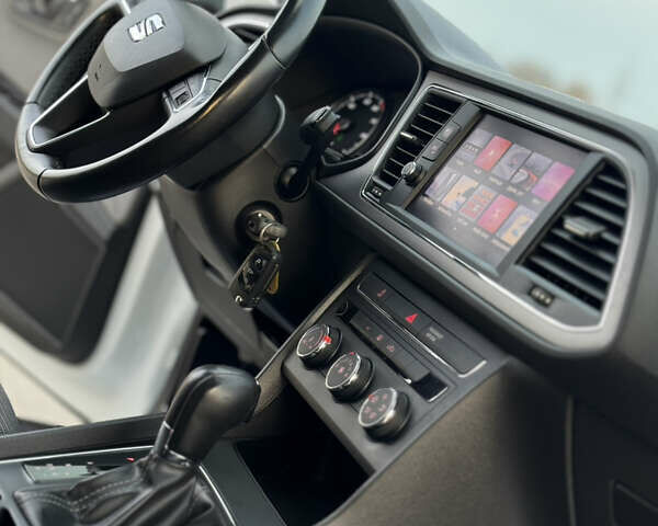 Білий Сеат Leon, об'ємом двигуна 1.5 л та пробігом 150 тис. км за 15000 $, фото 67 на Automoto.ua
