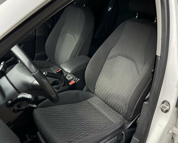 Білий Сеат Leon, об'ємом двигуна 1.6 л та пробігом 208 тис. км за 10700 $, фото 43 на Automoto.ua