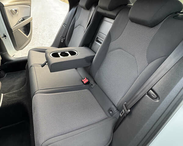 Білий Сеат Leon, об'ємом двигуна 1.5 л та пробігом 150 тис. км за 15000 $, фото 76 на Automoto.ua