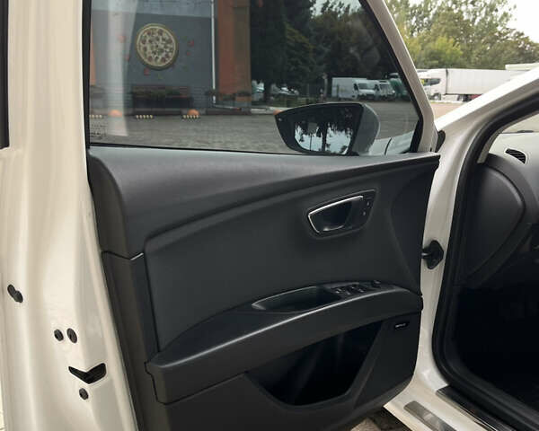 Білий Сеат Leon, об'ємом двигуна 1.6 л та пробігом 208 тис. км за 10700 $, фото 36 на Automoto.ua