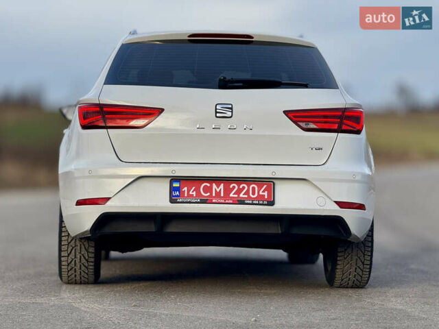 Білий Сеат Leon, об'ємом двигуна 1.5 л та пробігом 150 тис. км за 15000 $, фото 26 на Automoto.ua