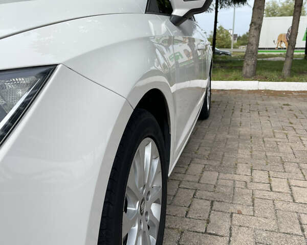Білий Сеат Leon, об'ємом двигуна 1.6 л та пробігом 208 тис. км за 10700 $, фото 2 на Automoto.ua
