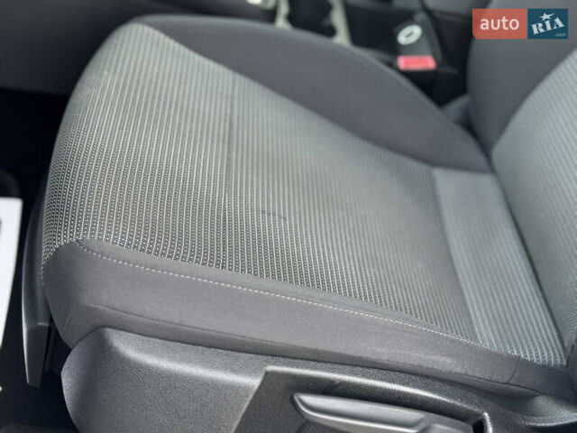 Білий Сеат Leon, об'ємом двигуна 1.5 л та пробігом 150 тис. км за 15000 $, фото 56 на Automoto.ua