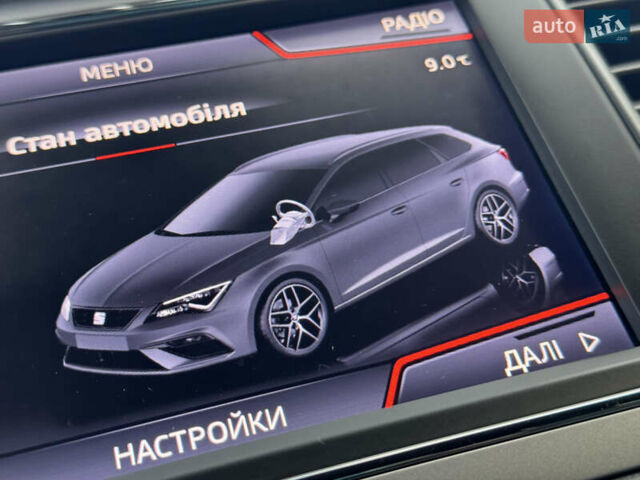 Білий Сеат Leon, об'ємом двигуна 1.5 л та пробігом 150 тис. км за 15000 $, фото 52 на Automoto.ua
