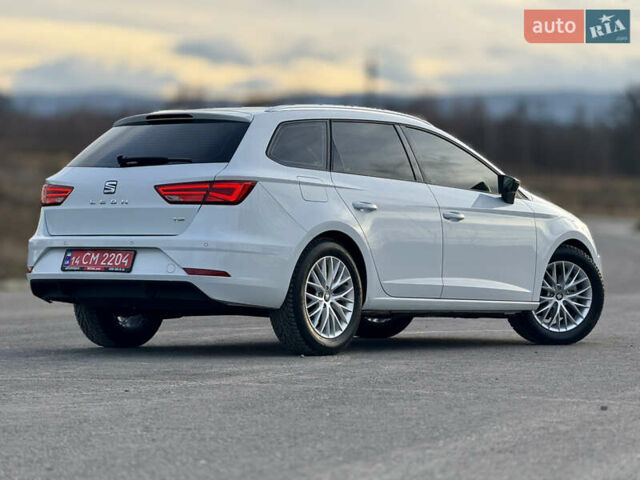 Білий Сеат Leon, об'ємом двигуна 1.5 л та пробігом 150 тис. км за 15000 $, фото 39 на Automoto.ua