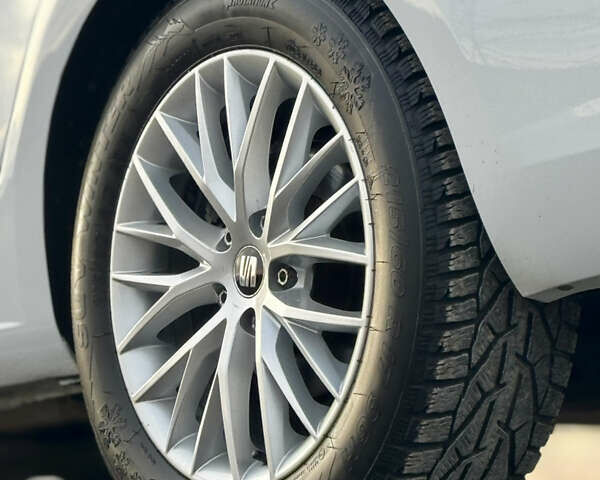 Білий Сеат Leon, об'ємом двигуна 1.5 л та пробігом 150 тис. км за 15000 $, фото 46 на Automoto.ua