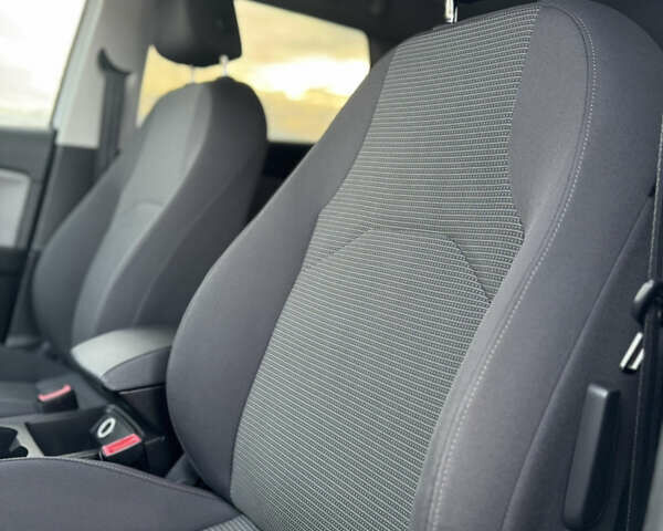 Білий Сеат Leon, об'ємом двигуна 1.5 л та пробігом 150 тис. км за 15000 $, фото 58 на Automoto.ua