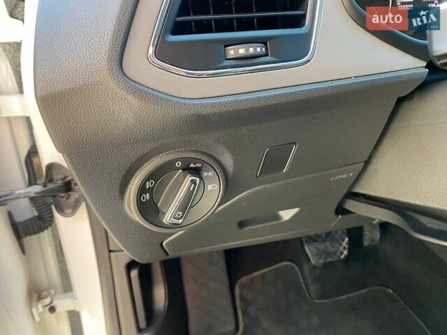 Білий Сеат Leon, об'ємом двигуна 1.97 л та пробігом 168 тис. км за 12900 $, фото 12 на Automoto.ua