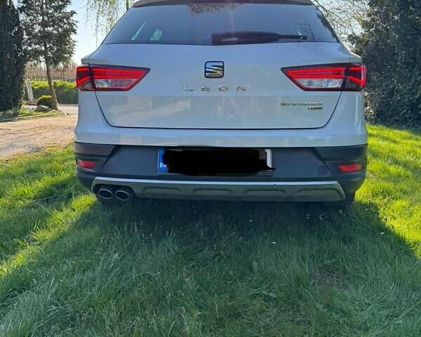 Білий Сеат Leon, об'ємом двигуна 1.97 л та пробігом 198 тис. км за 11500 $, фото 6 на Automoto.ua