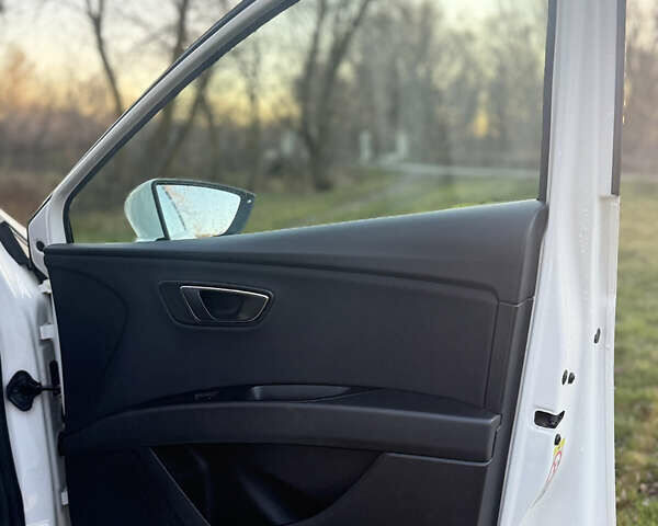 Білий Сеат Leon, об'ємом двигуна 1.6 л та пробігом 225 тис. км за 12200 $, фото 14 на Automoto.ua