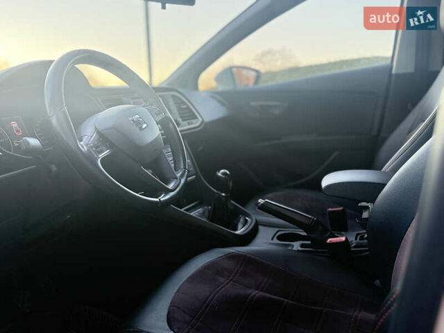 Білий Сеат Leon, об'ємом двигуна 1.6 л та пробігом 225 тис. км за 12200 $, фото 16 на Automoto.ua