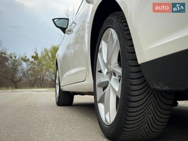 Белый Сеат Леон, объемом двигателя 1.4 л и пробегом 109 тыс. км за 12800 $, фото 25 на Automoto.ua