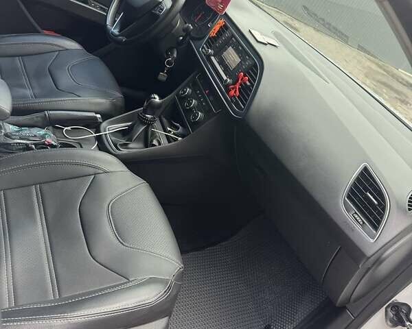 Сеат Леон 2016 в Калуше на Automoto.ua Белый Сеат Леон, объемом двигателя 1.2 л и пробегом 119 тыс. км за 12400 $, фото 6 на Automoto.ua