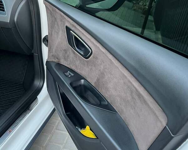 Білий Сеат Leon, об'ємом двигуна 1.97 л та пробігом 204 тис. км за 16700 $, фото 14 на Automoto.ua