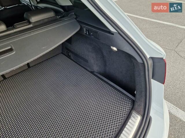 Білий Сеат Leon, об'ємом двигуна 2 л та пробігом 229 тис. км за 11900 $, фото 70 на Automoto.ua