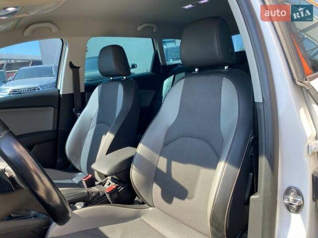 Белый Сеат Леон, объемом двигателя 1.97 л и пробегом 168 тыс. км за 12900 $, фото 19 на Automoto.ua