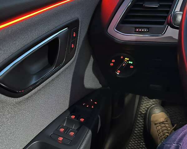 Белый Сеат Леон, объемом двигателя 1.97 л и пробегом 229 тыс. км за 15500 $, фото 16 на Automoto.ua