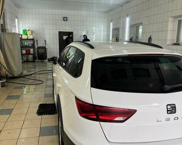Белый Сеат Леон, объемом двигателя 1.97 л и пробегом 211 тыс. км за 16500 $, фото 5 на Automoto.ua