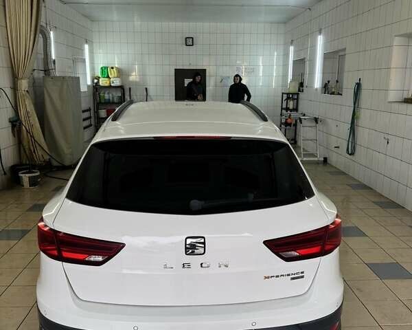 Білий Сеат Leon, об'ємом двигуна 1.97 л та пробігом 211 тис. км за 16500 $, фото 3 на Automoto.ua