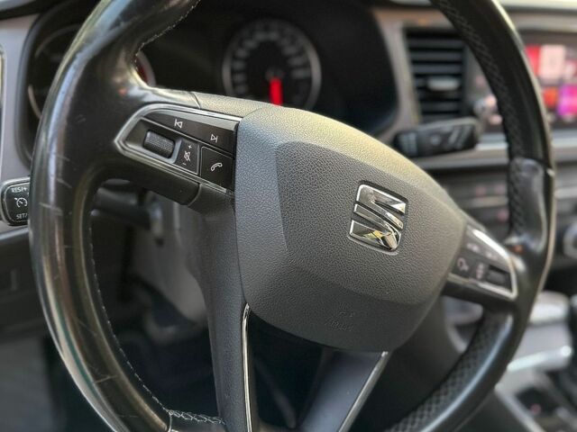 Білий Сеат Leon, об'ємом двигуна 1.6 л та пробігом 269 тис. км за 13000 $, фото 35 на Automoto.ua