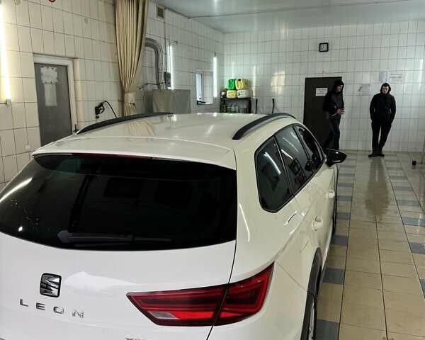 Білий Сеат Leon, об'ємом двигуна 1.97 л та пробігом 211 тис. км за 16500 $, фото 5 на Automoto.ua