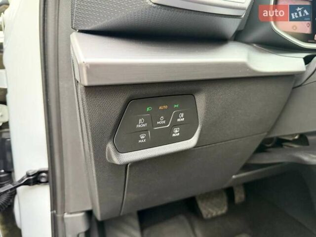 Білий Сеат Leon, об'ємом двигуна 1.4 л та пробігом 48 тис. км за 25990 $, фото 12 на Automoto.ua