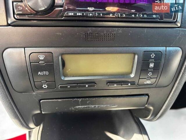 Черный Сеат Леон, объемом двигателя 1.8 л и пробегом 270 тыс. км за 3190 $, фото 17 на Automoto.ua