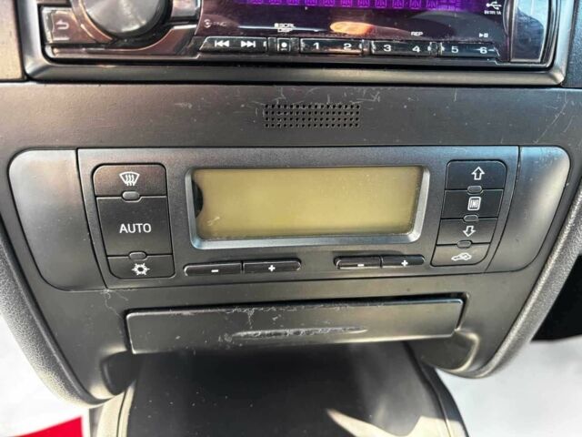 Черный Сеат Леон, объемом двигателя 1.8 л и пробегом 270 тыс. км за 3140 $, фото 19 на Automoto.ua