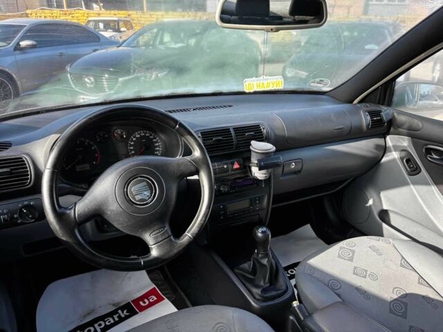 Черный Сеат Леон, объемом двигателя 1.8 л и пробегом 270 тыс. км за 3140 $, фото 14 на Automoto.ua