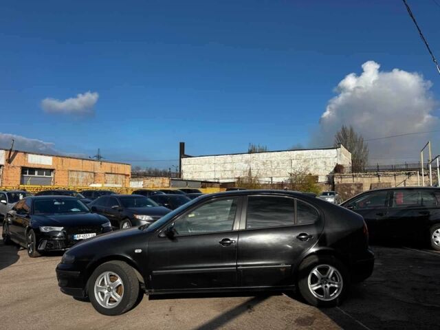 Черный Сеат Леон, объемом двигателя 1.8 л и пробегом 270 тыс. км за 3140 $, фото 1 на Automoto.ua