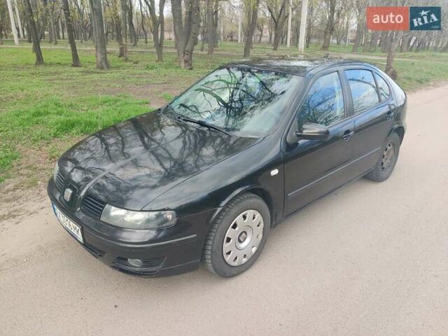 Черный Сеат Леон, объемом двигателя 1.6 л и пробегом 403 тыс. км за 2900 $, фото 1 на Automoto.ua