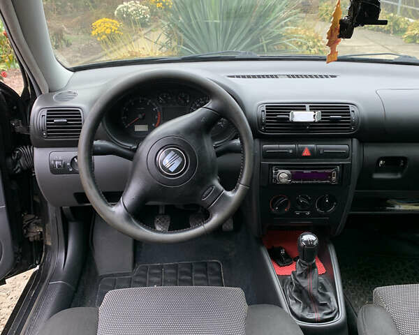 Чорний Сеат Leon, об'ємом двигуна 1.6 л та пробігом 200 тис. км за 3900 $, фото 10 на Automoto.ua